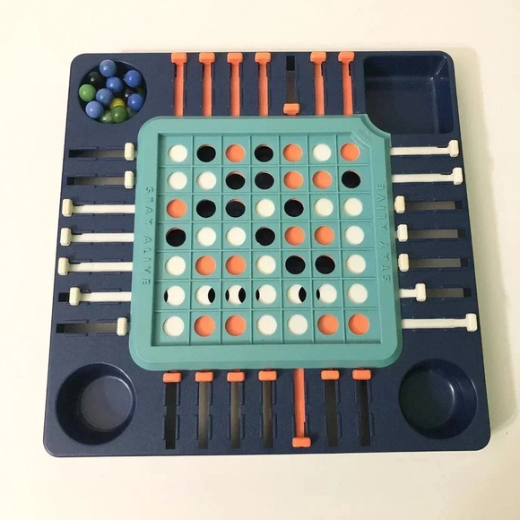 Vintage 70s MB Milton Bradley Stay Alive Board  Game Missing Instuctions - Picture 16 of 16